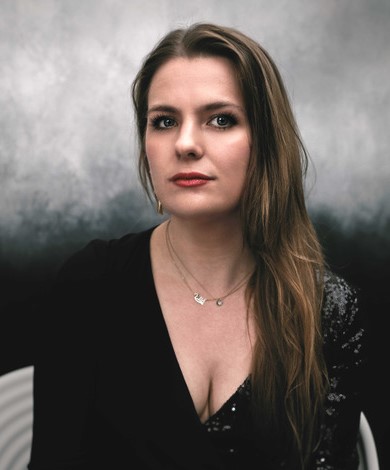 Elin Pritchard headshot 2022 colour hi res Credit Simon Dowthwaite 6.jpeg