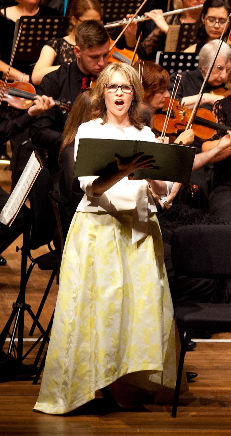 Julie Roberts English Arts Chorale